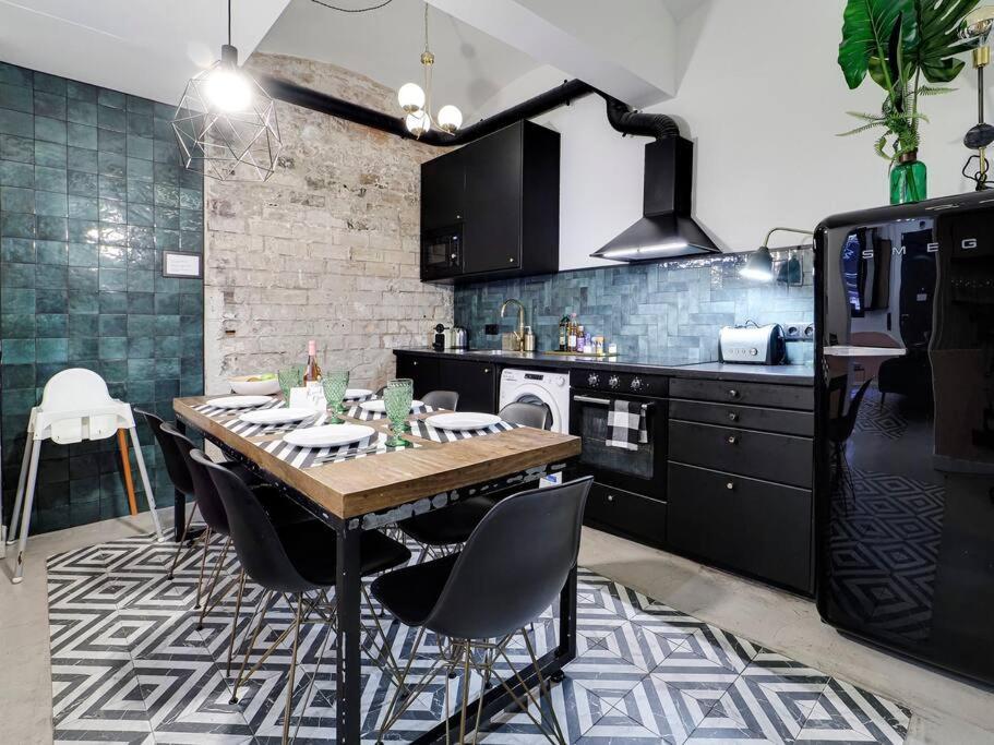 Casa Maria Townhouse- Terrace-4 Bedrooms โอสปิตาเล็ต เดอ โยเบรกัต ภายนอก รูปภาพ