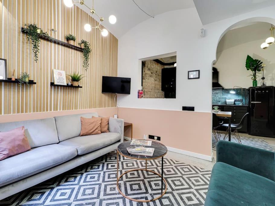 Casa Maria Townhouse- Terrace-4 Bedrooms โอสปิตาเล็ต เดอ โยเบรกัต ภายนอก รูปภาพ